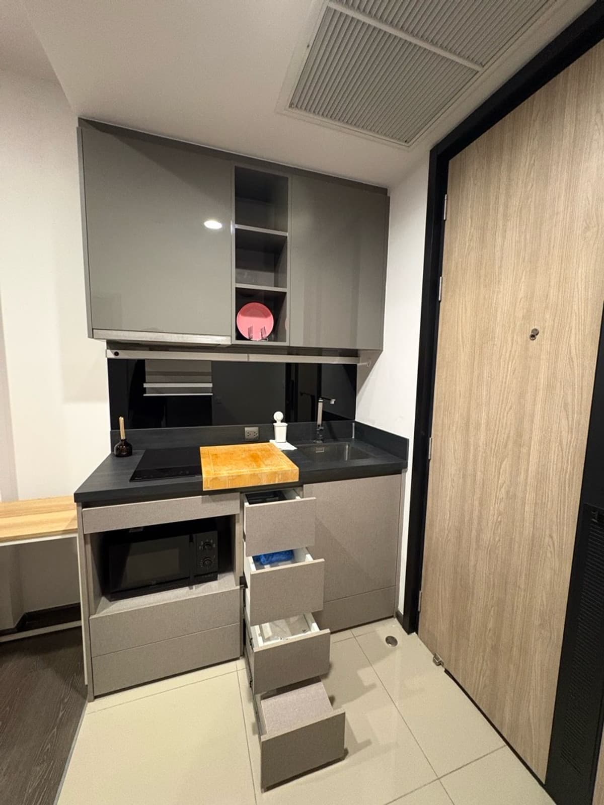 Oka Haus Sukhumvit 36 (โอกะ เฮ้าส์ สุขุมวิท 36) - 3